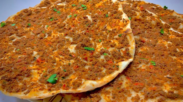 لحم عجين أحمر (خاروف)